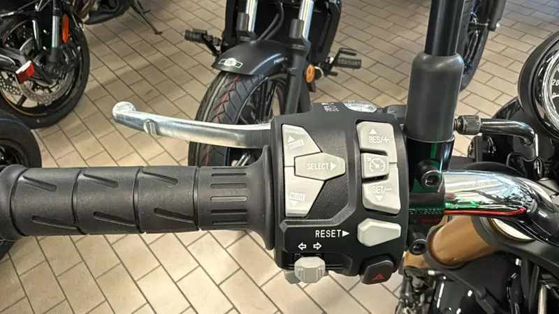 Kawasaki Z 900 RS SE (2026) (6)