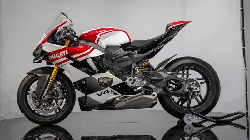 Ducati Panigale V4 Tricolore (2025 - 26) (2)