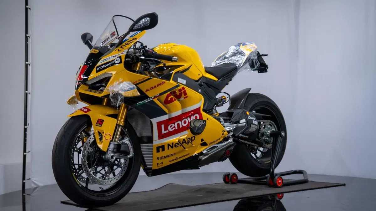 Ducati Panigale V4 Bagnaia 2022 World Champion Replica (2023) (9)