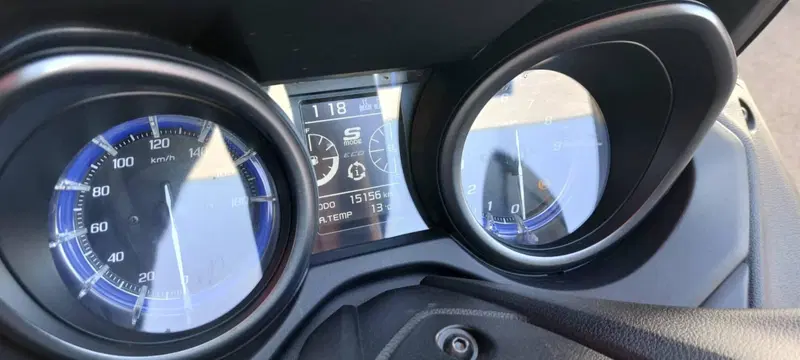 Yamaha T-Max 560 Tech Max (2021) (4)