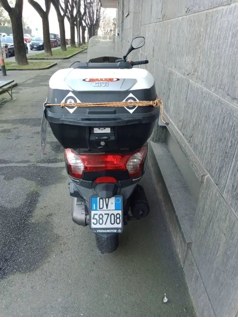 Kymco Downtown 300i (2009 - 17) (4)