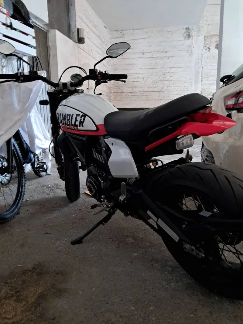 Ducati Scrambler 800 Urban Motard (2022)