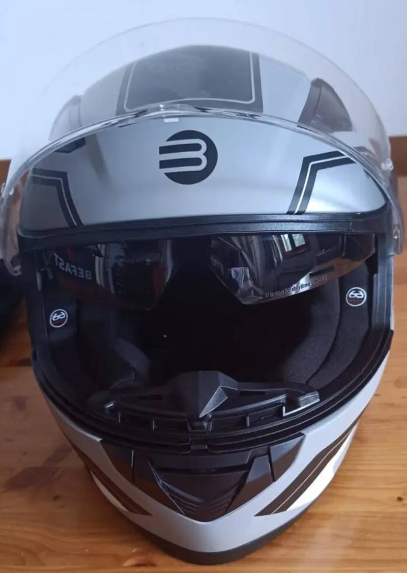 Vendo casco integrale moto BEFAST Ventus (4)