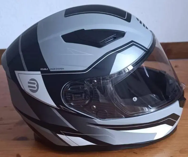 Vendo casco integrale moto BEFAST Ventus (3)