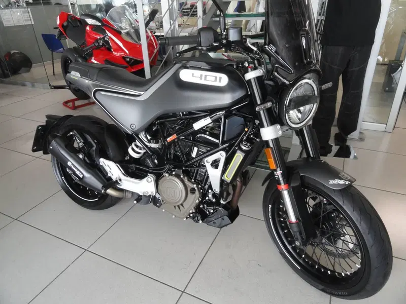 Husqvarna Svartpilen 401 (2021 - 23) (2)