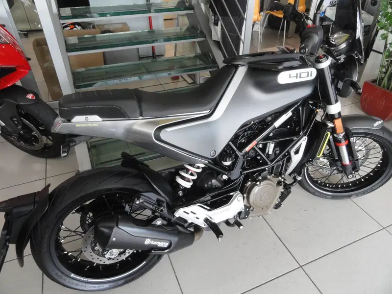 Husqvarna Svartpilen 401 (2021 - 23) (5)