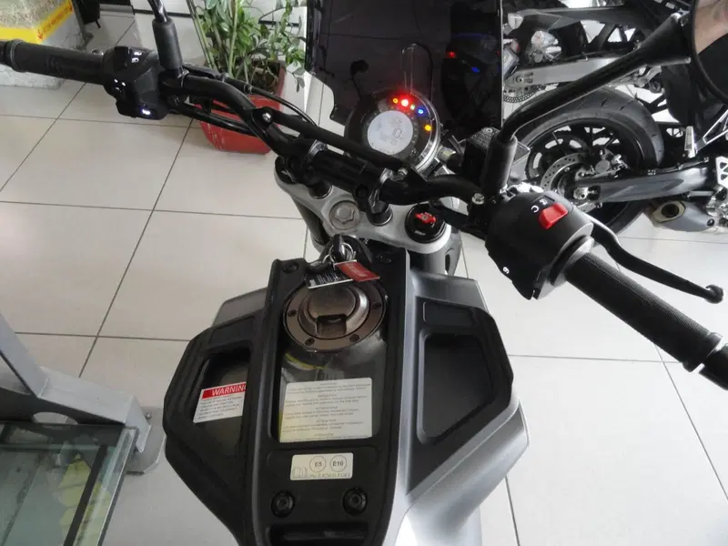 Husqvarna Svartpilen 401 (2021 - 23) (8)
