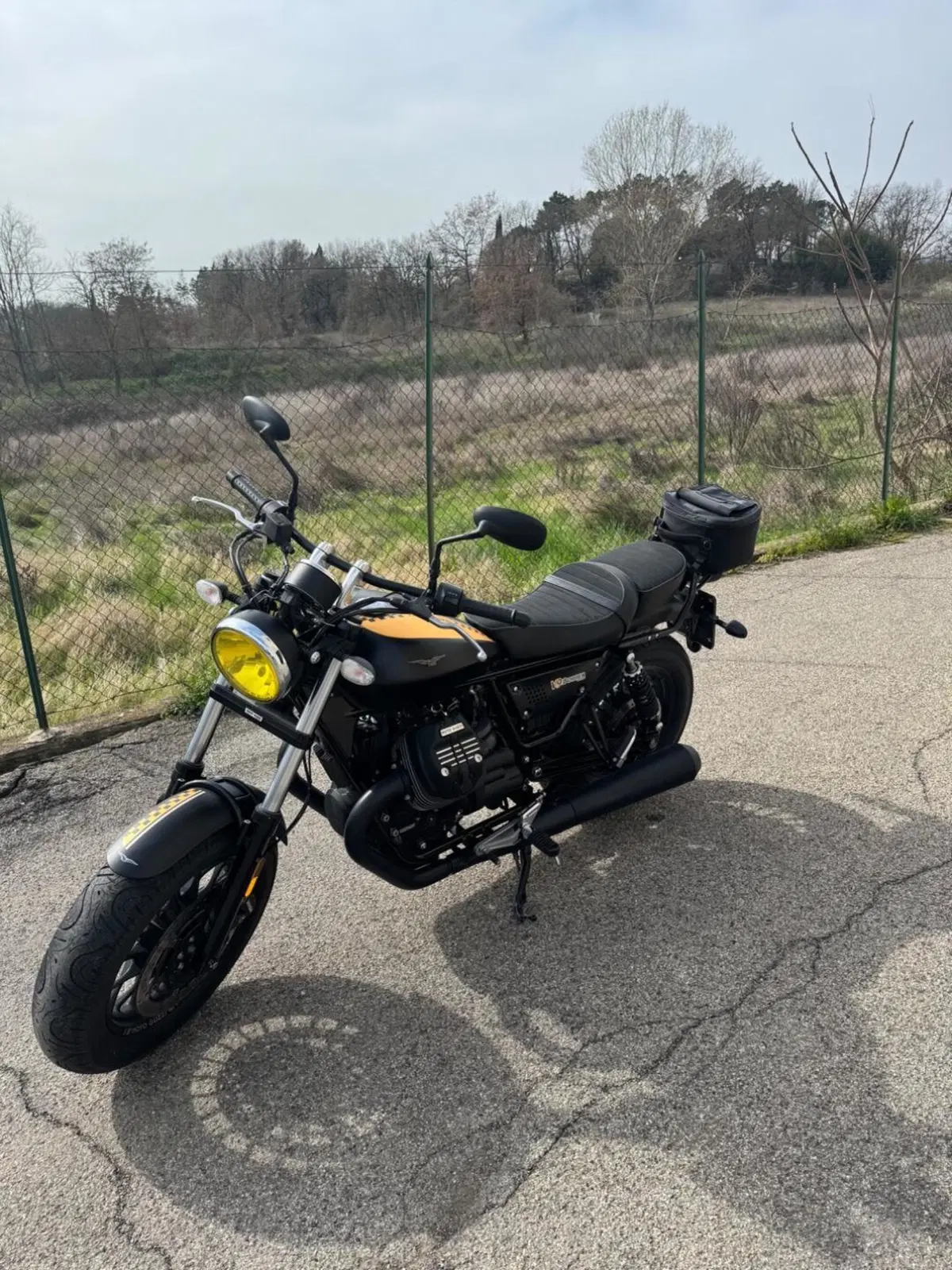 Moto Guzzi V9 Bobber (2016 - 18) (2)