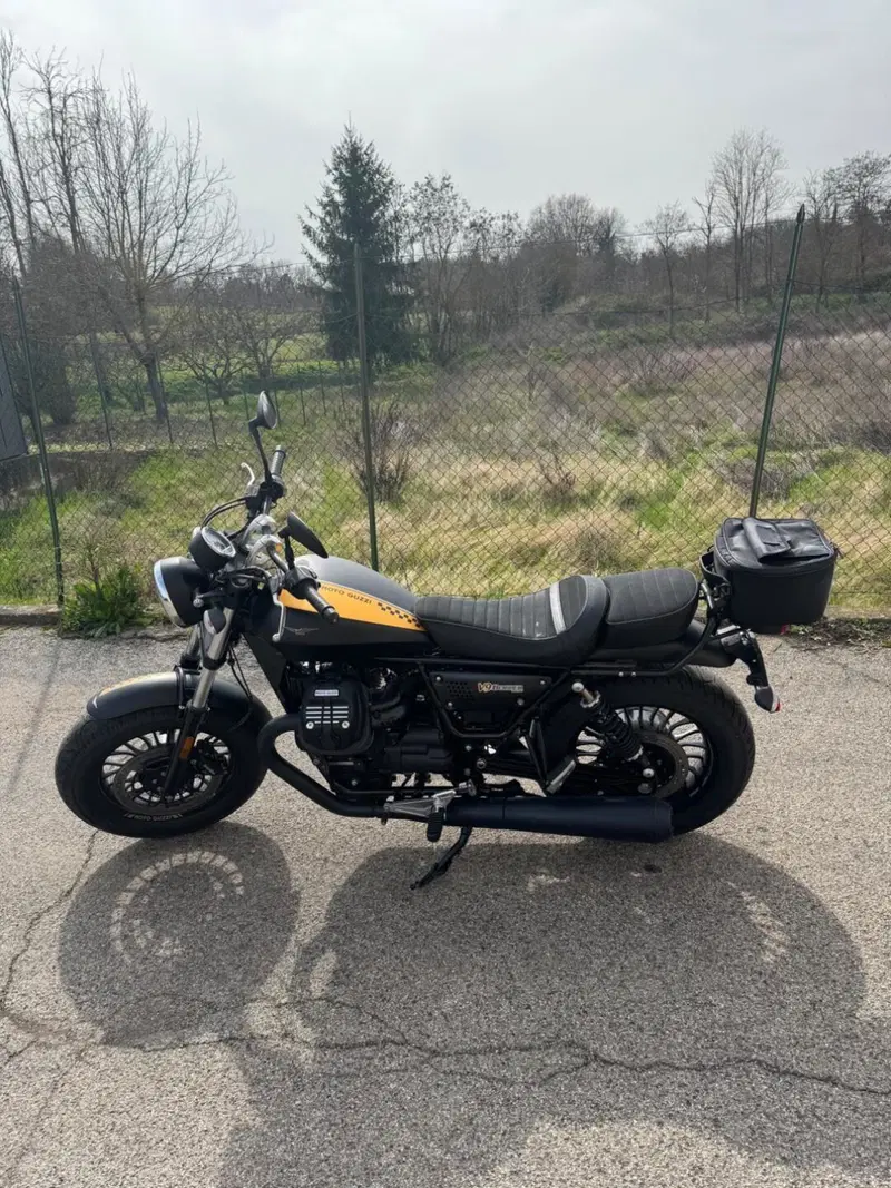 Moto Guzzi V9 Bobber (2016 - 18)