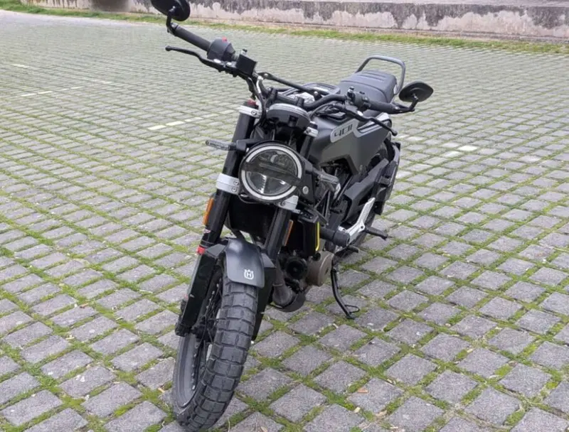 Husqvarna Svartpilen 401 (2021 - 23)