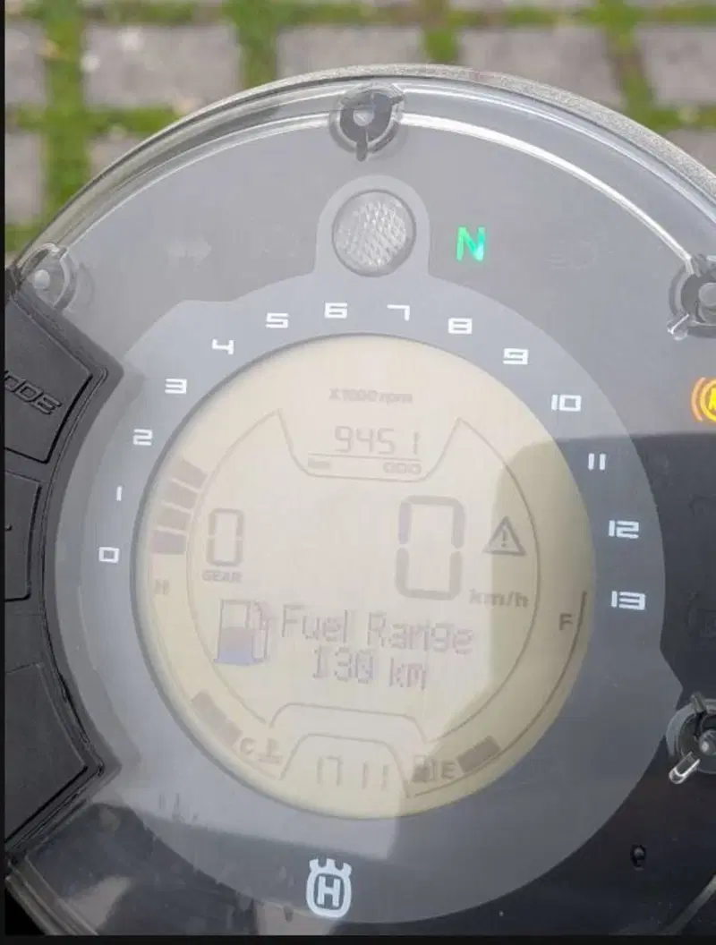 Husqvarna Svartpilen 401 (2021 - 23) (4)