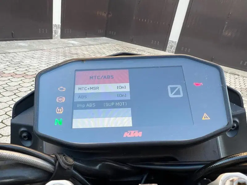 KTM 690 Duke R (2016 -17) (4)