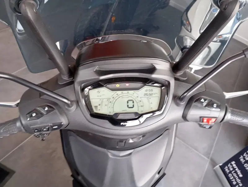 Piaggio Beverly 300 ABS-ASR (2021 - 25) (7)
