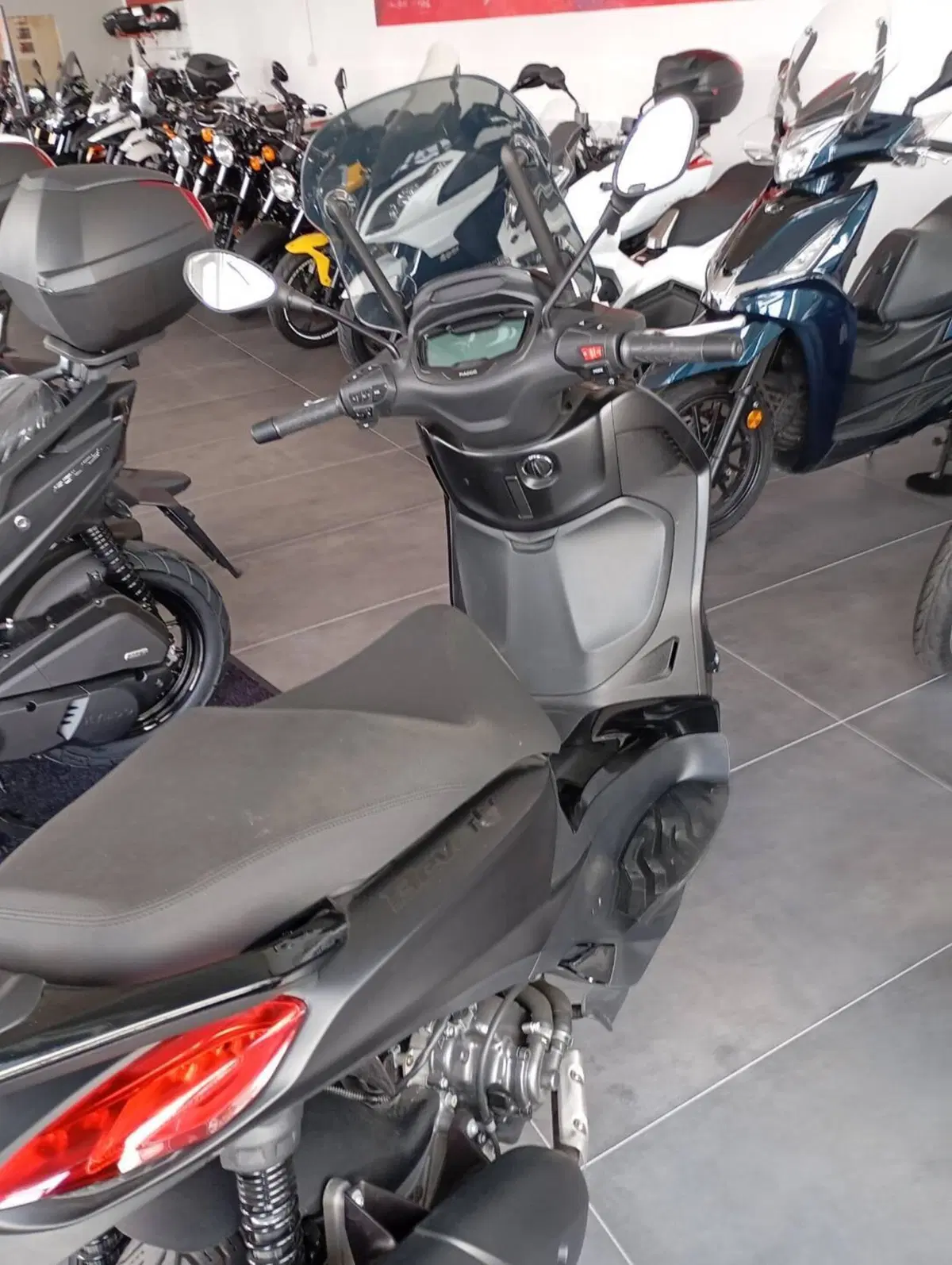 Piaggio Beverly 300 ABS-ASR (2021 - 25) (5)