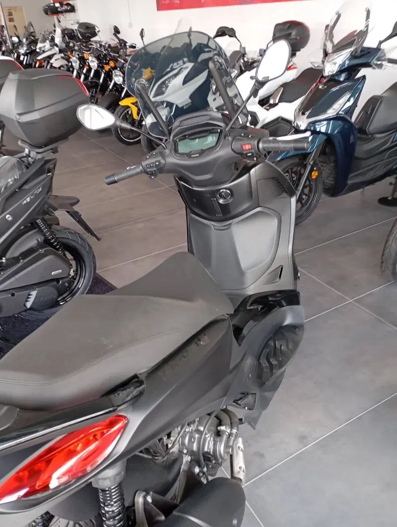 Piaggio Beverly 300 ABS-ASR (2021 - 25) (5)