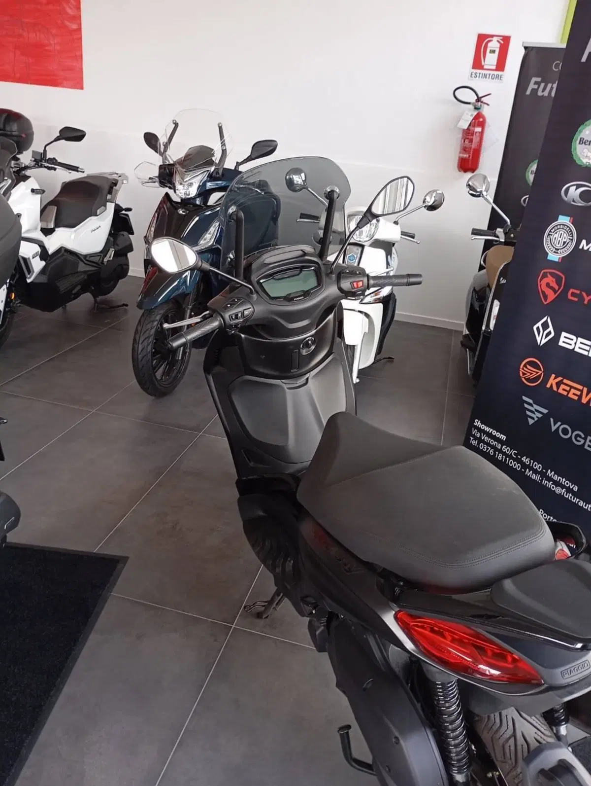 Piaggio Beverly 300 ABS-ASR (2021 - 25) (4)