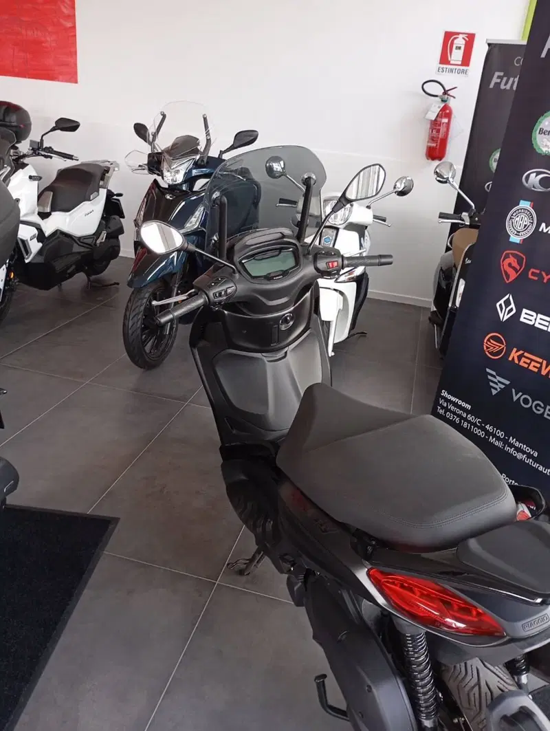 Piaggio Beverly 300 ABS-ASR (2021 - 25) (4)