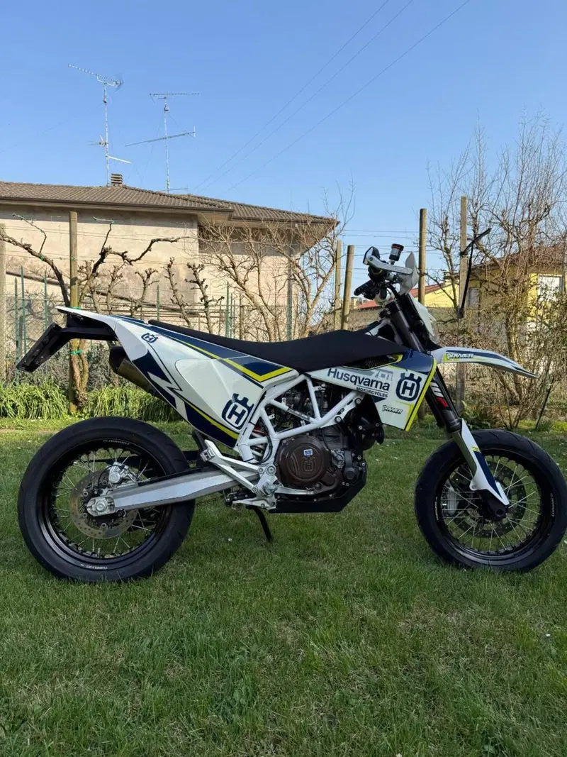 Husqvarna 701 Supermoto (2017 - 19)