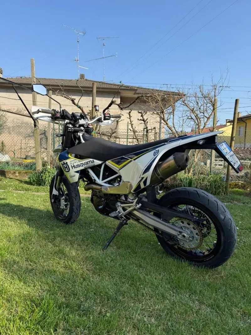 Husqvarna 701 Supermoto (2017 - 19) (3)