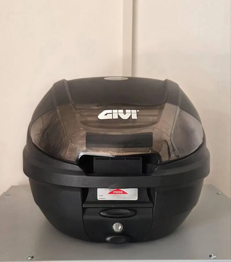 Bauletto givi piaggio beverly 300 ie (2)