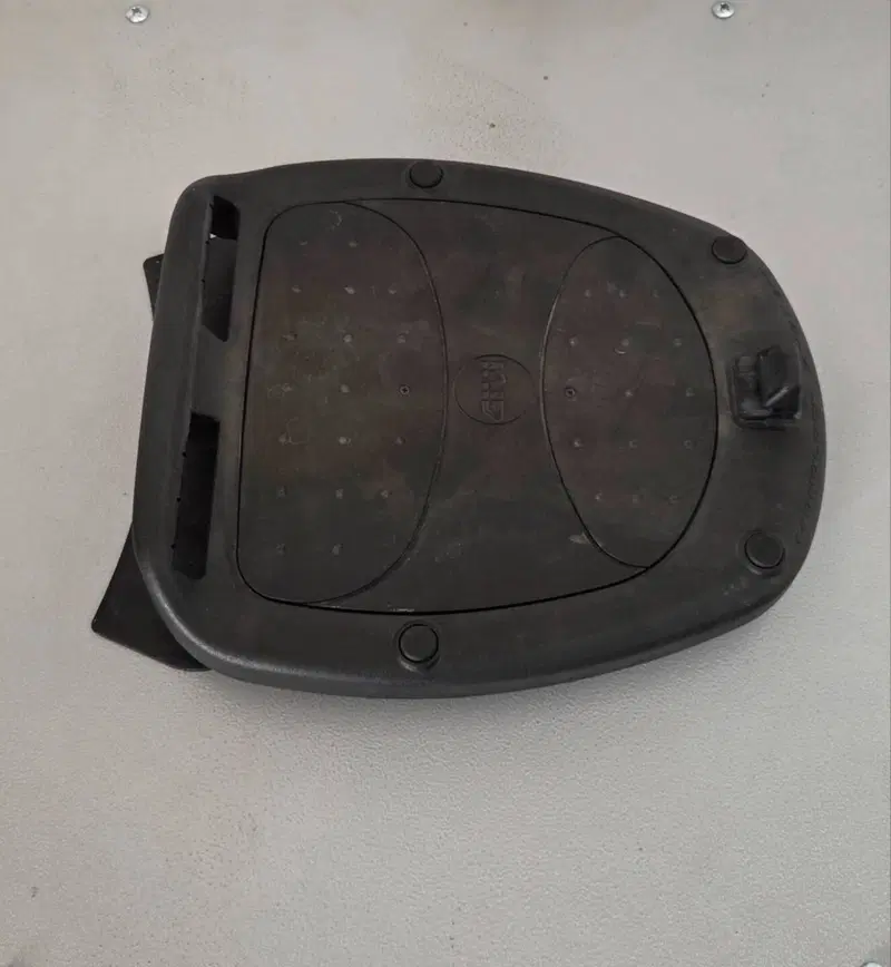 Bauletto givi piaggio beverly 300 ie (5)