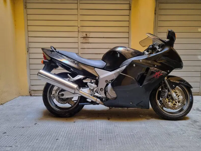 Honda CBR 1100 XX Superblackbird (1999 - 00)
