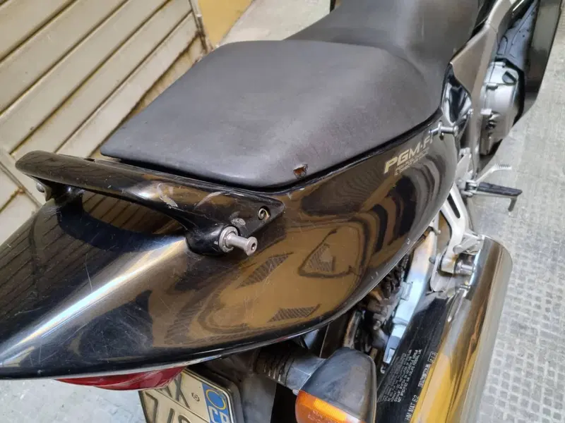 Honda CBR 1100 XX Superblackbird (1999 - 00) (4)
