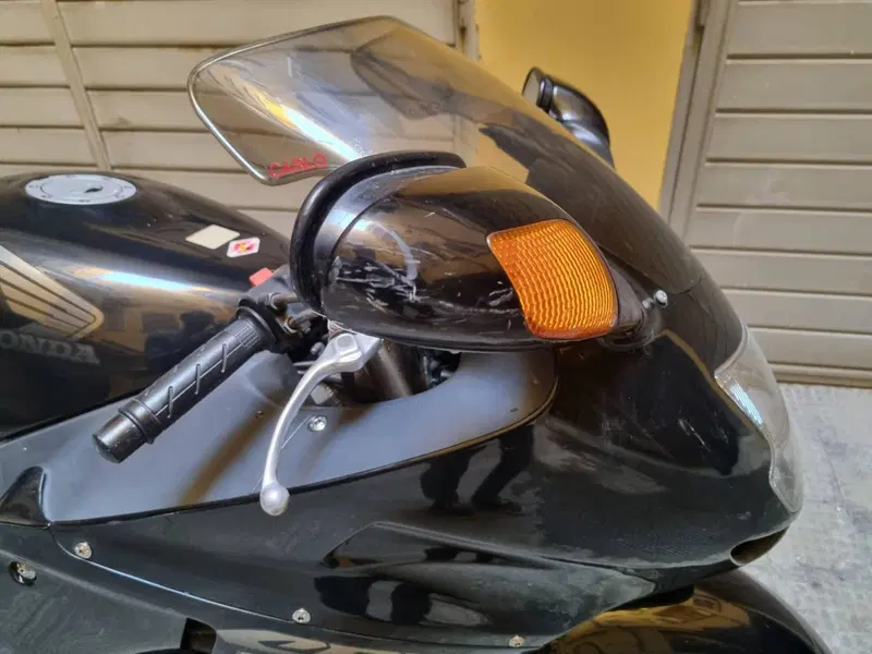 Honda CBR 1100 XX Superblackbird (1999 - 00) (6)