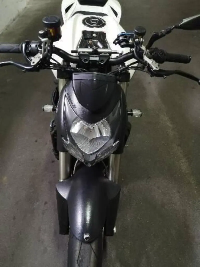 Ducati Streetfighter (2009 - 12) (4)