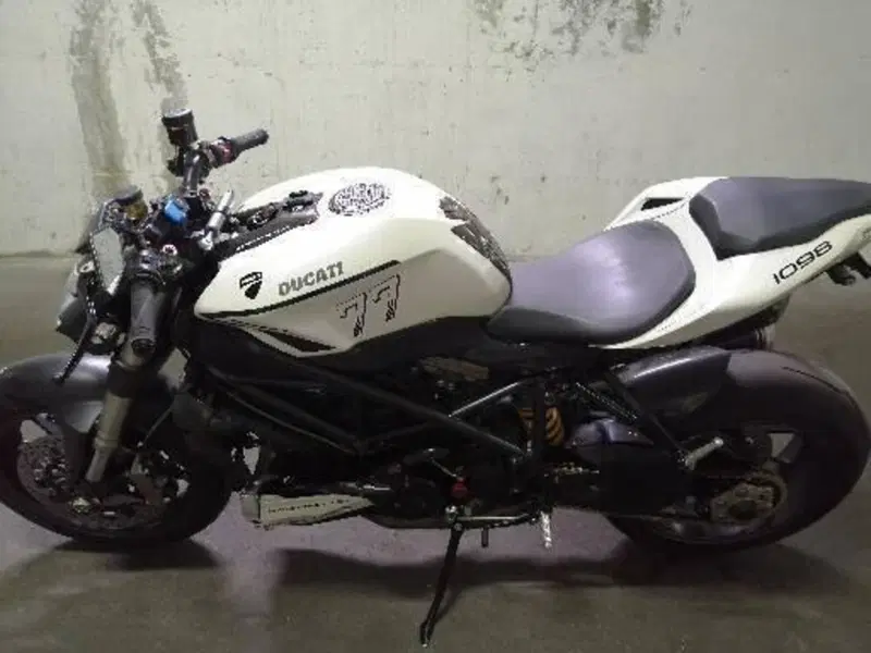 Ducati Streetfighter (2009 - 12) (5)