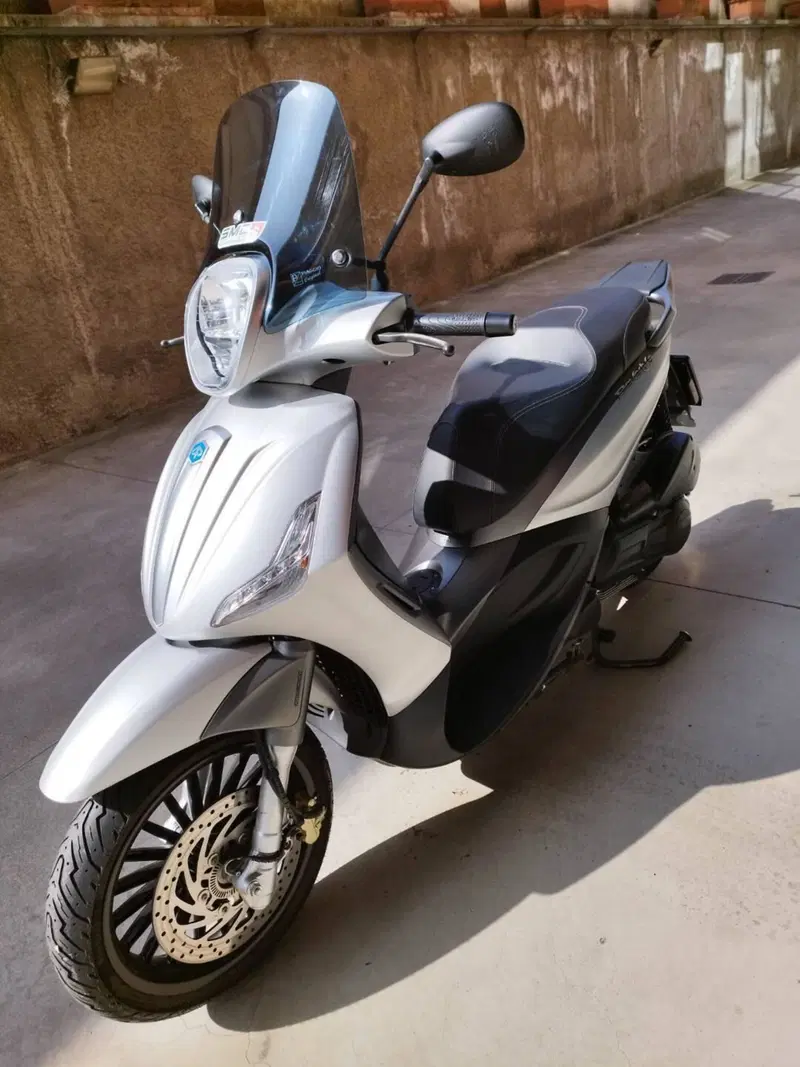 Piaggio Beverly 300 i.e. ABS-ASR (2016 - 20) (4)