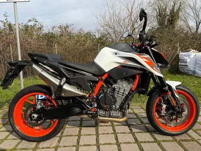 KTM 890 Duke R (2021) usata