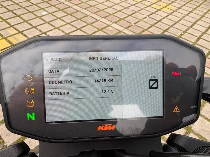 KTM 890 Duke R (2021) (3)