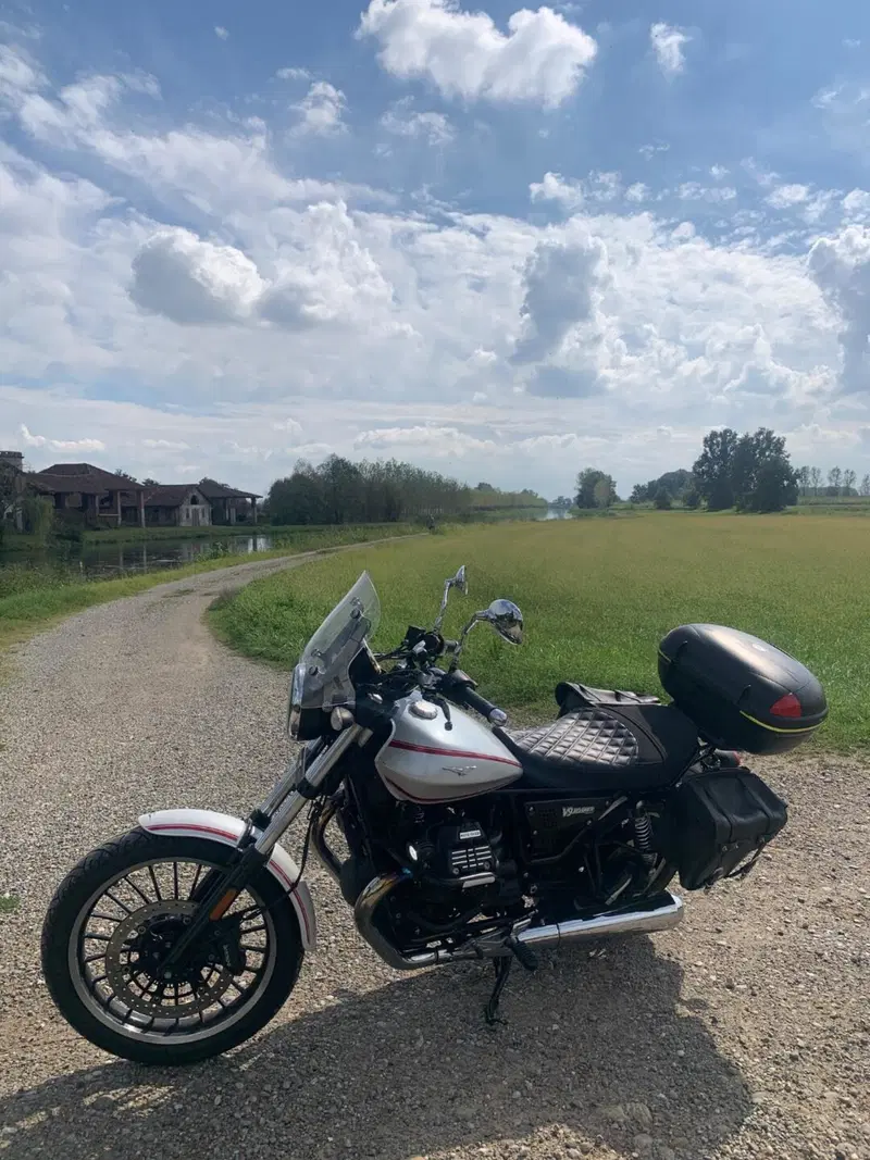 Moto Guzzi V9 Roamer (2016 - 18) (4)