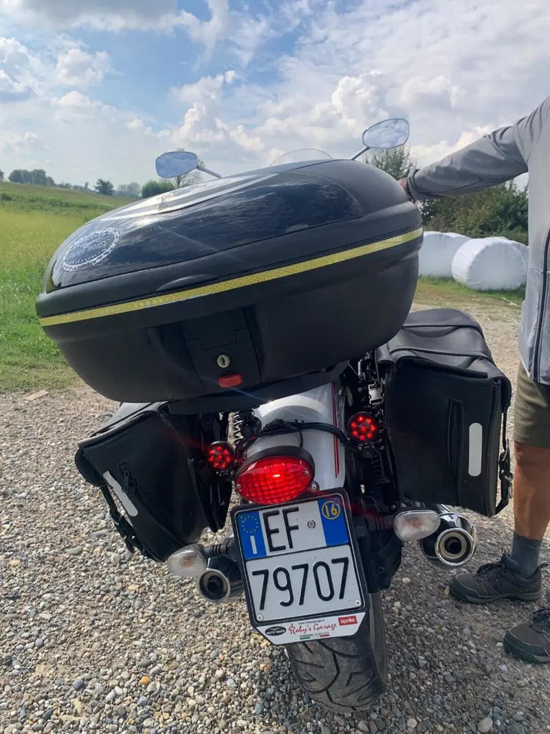 Moto Guzzi V9 Roamer (2016 - 18) (5)