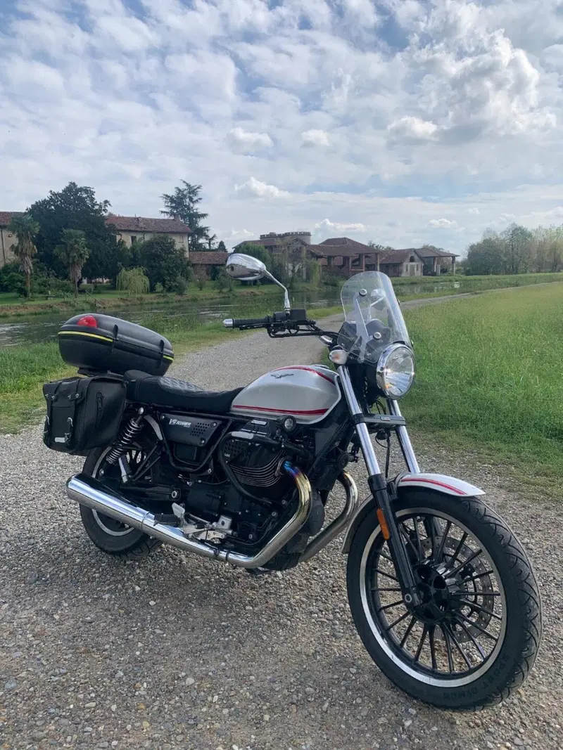 Moto Guzzi V9 Roamer (2016 - 18) (7)