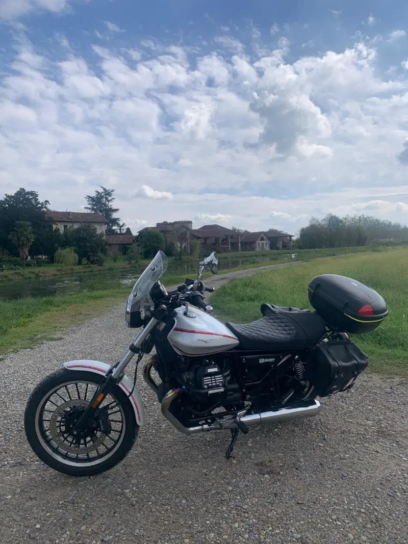 Moto Guzzi V9 Roamer (2016 - 18) (8)