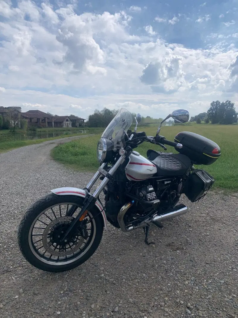 Moto Guzzi V9 Roamer (2016 - 18) (9)