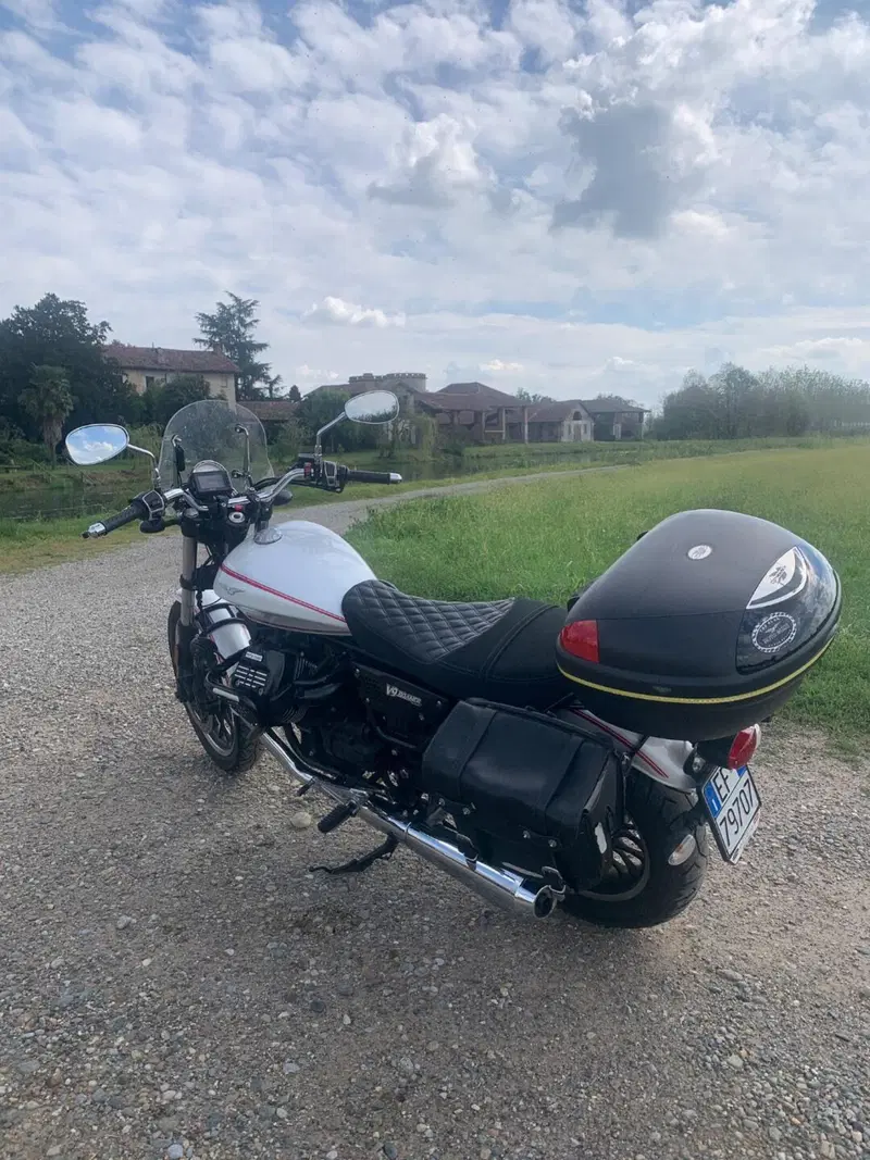 Moto Guzzi V9 Roamer (2016 - 18) (10)