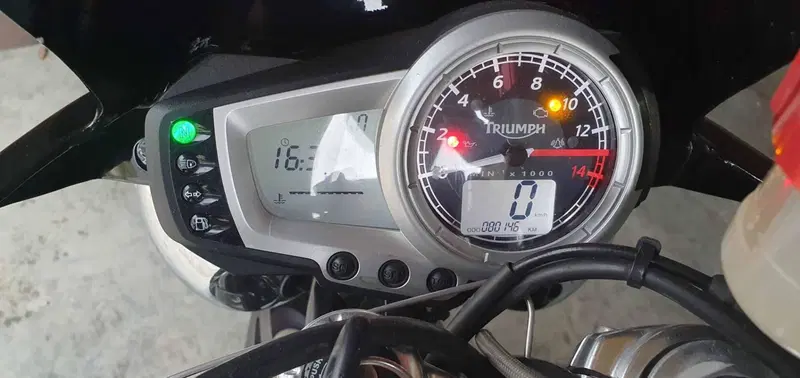 Triumph Street Triple (2007 - 12) (9)