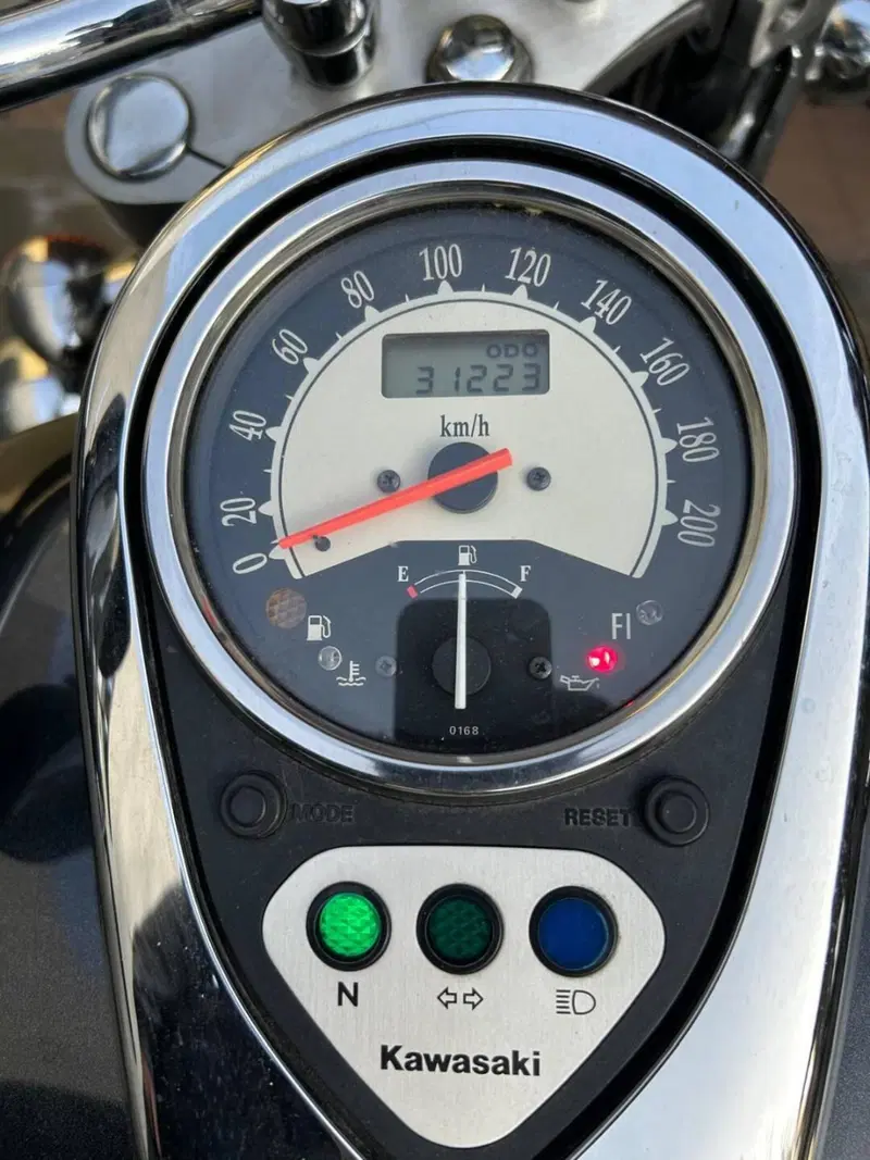 Kawasaki Vulcan VN 900 Classic (2011 - 16) (3)