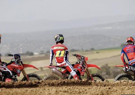 Allenamento per Marc Marquez insieme al fratello Alex, Moreira…e il suo cane