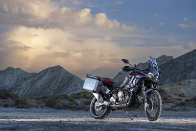MV Agusta Enduro Veloce MY26: ora &egrave; tutto incluso di serie