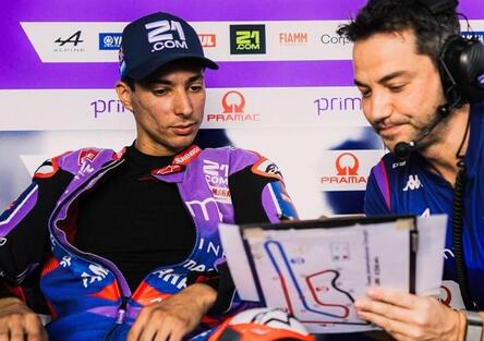 Toprak Razgatlioglu, bicchiere mezzo pieno, Pavesio e Borsoi: Vicino agli altri piloti Yamaha