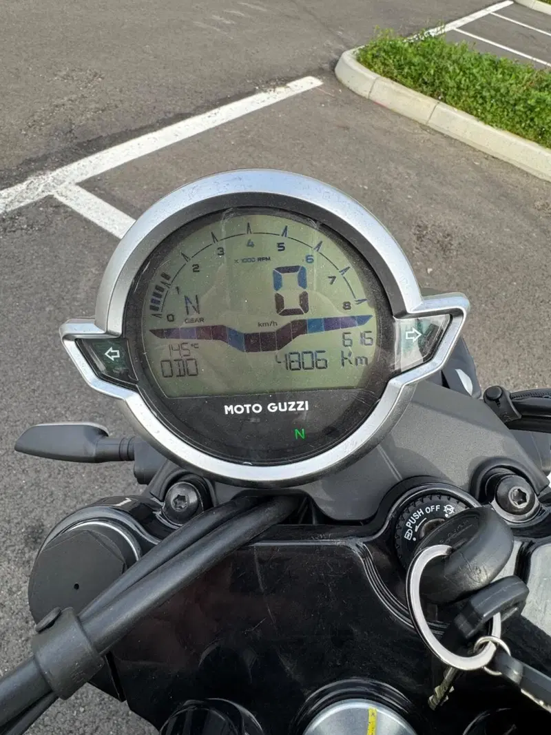 Moto Guzzi V7 850 Stone Special Abs (2021) (3)