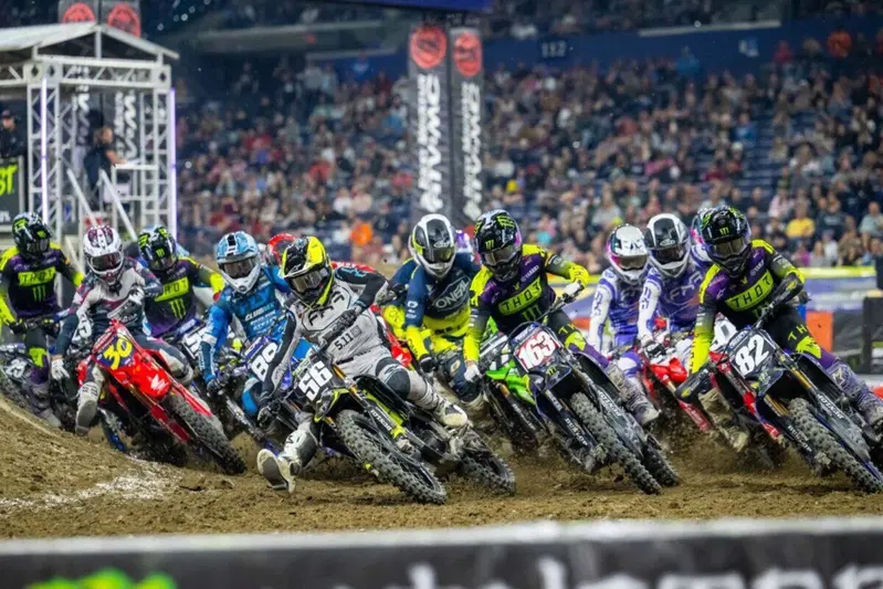 La 250 alla prima curva