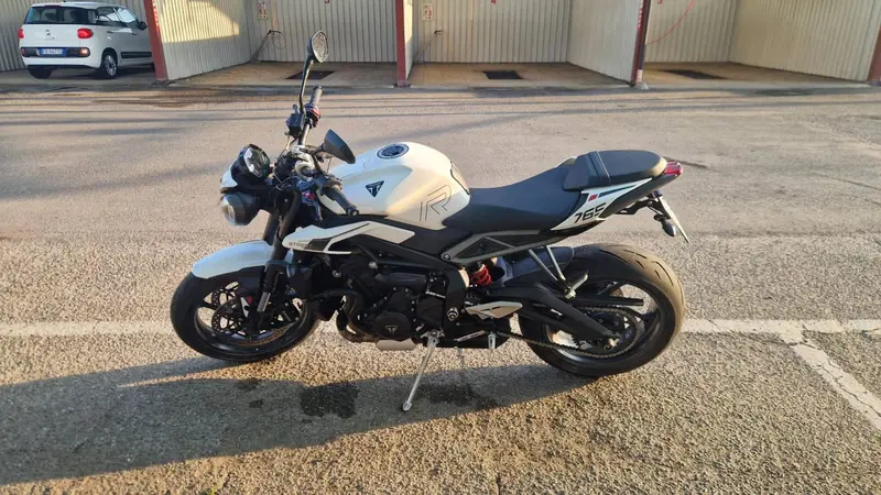 Triumph Street Triple 765 R (2023 - 26) (7)
