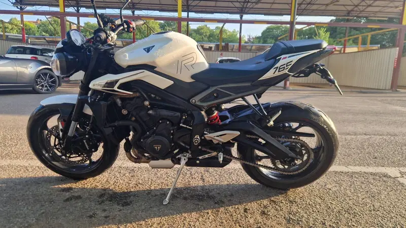 Triumph Street Triple 765 R (2023 - 26) (2)