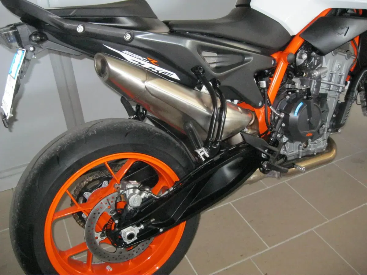 KTM 890 Duke R (2020) (4)