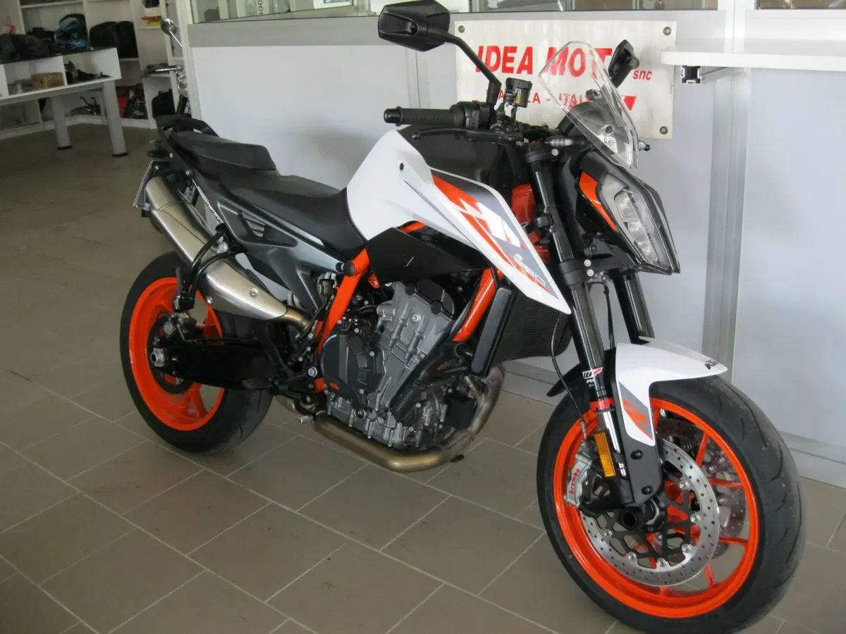 KTM 890 Duke R (2020) (6)